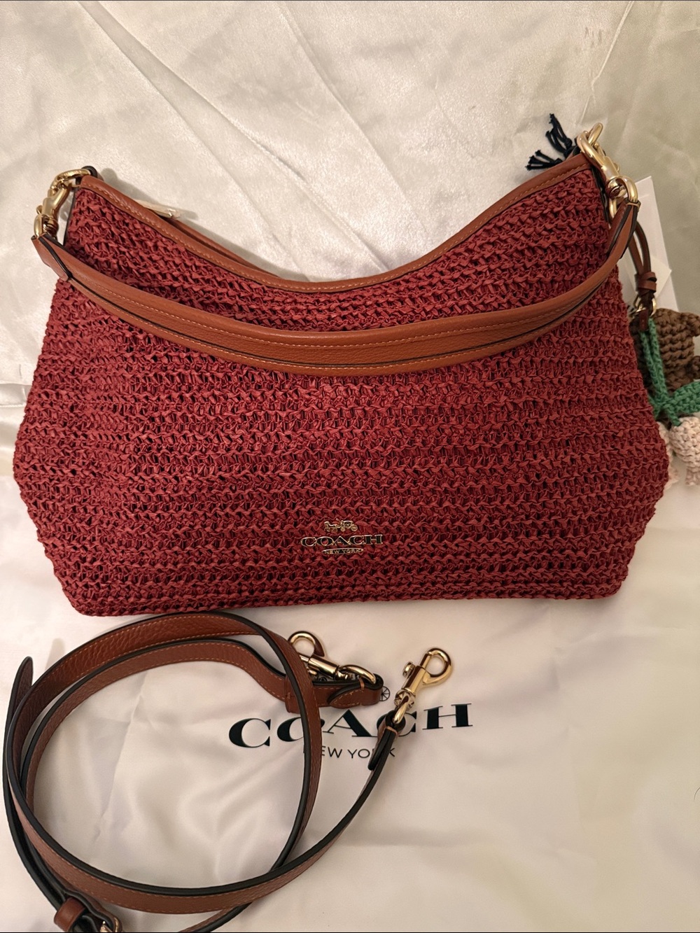 ♥️Coach NWT Laurel Russet Brown Woven Straw Shoulder Bag with Charms - Picture 3 of 11
